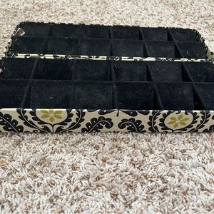 Damask jewelry organizer